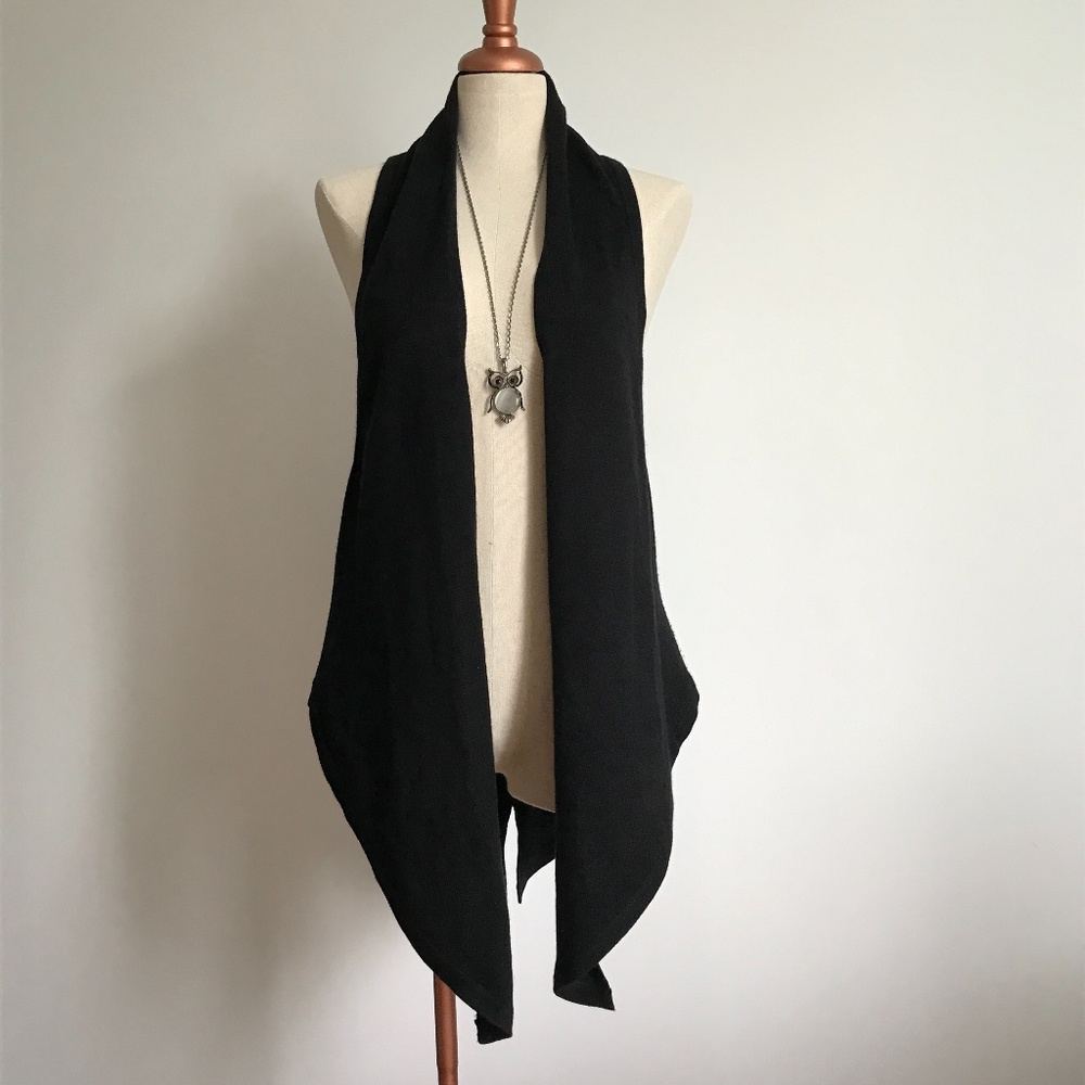 Goa - Black Open Sleeveless Cardigan